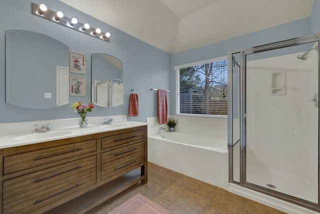 2210 Meadow View DR, San Marcos, TX 78666