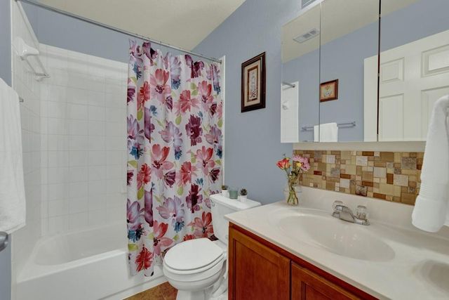 2210 Meadow View DR, San Marcos, TX 78666