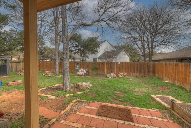 2210 Meadow View DR, San Marcos, TX 78666