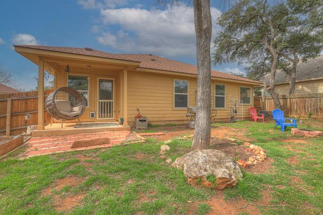 2210 Meadow View DR, San Marcos, TX 78666