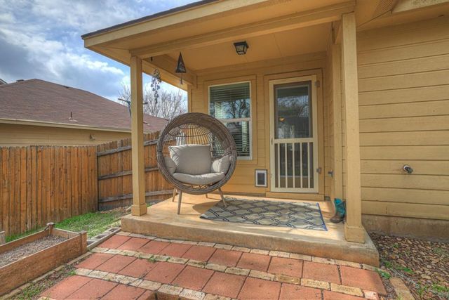 2210 Meadow View DR, San Marcos, TX 78666