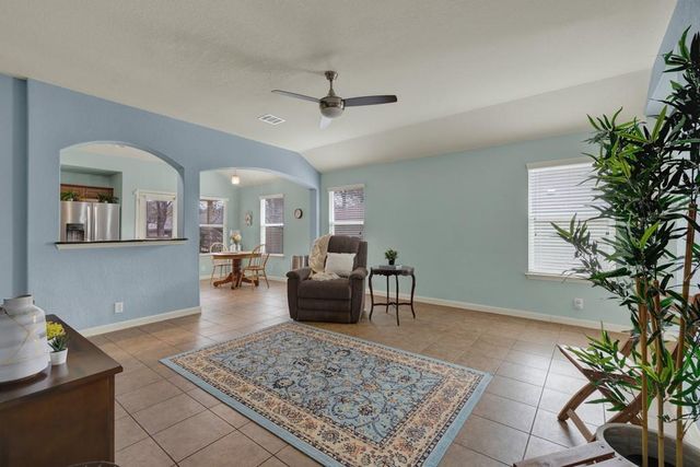 2210 Meadow View DR, San Marcos, TX 78666