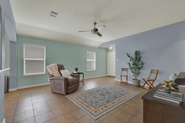 2210 Meadow View DR, San Marcos, TX 78666