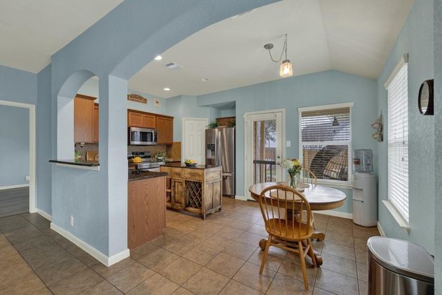 2210 Meadow View DR, San Marcos, TX 78666