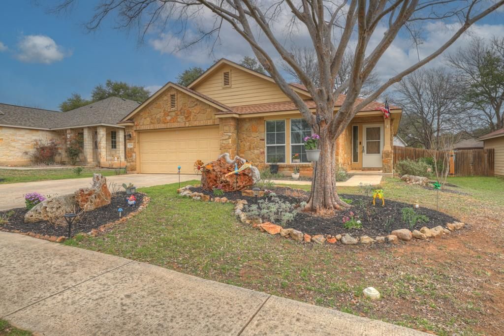 2210 Meadow View DR, San Marcos, TX 78666