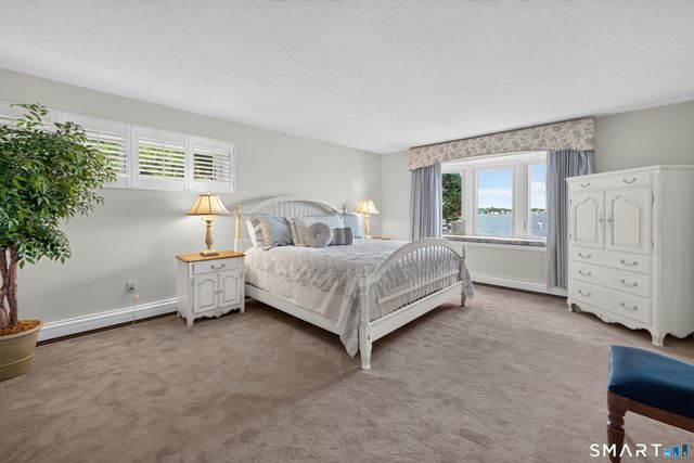 670 Pequot Avenue, New London, CT 06320