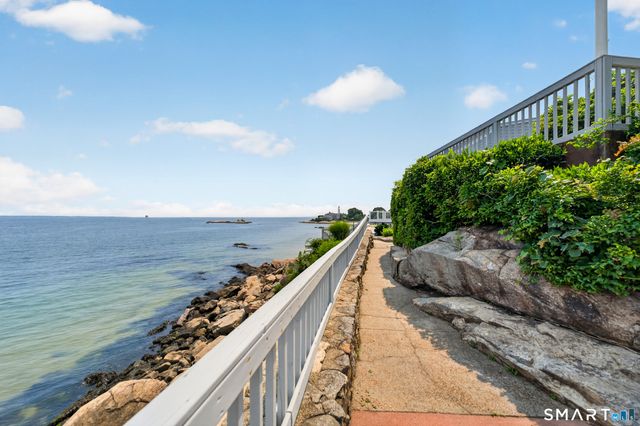 670 Pequot Avenue, New London, CT 06320