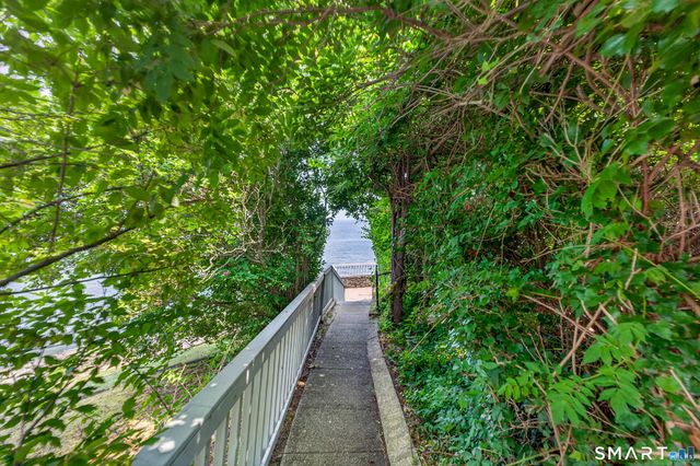 670 Pequot Avenue, New London, CT 06320