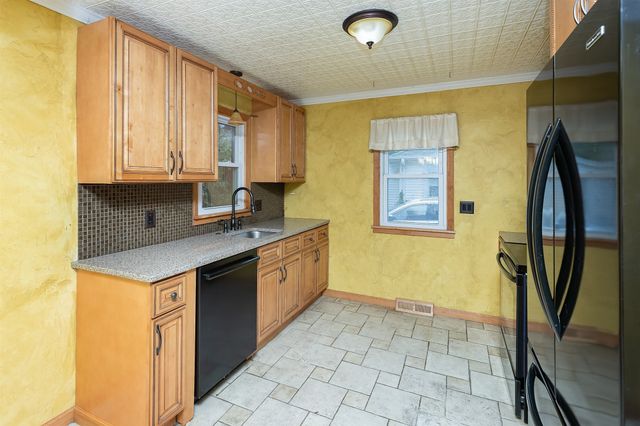 841 13th Street, West Des Moines, IA 50265