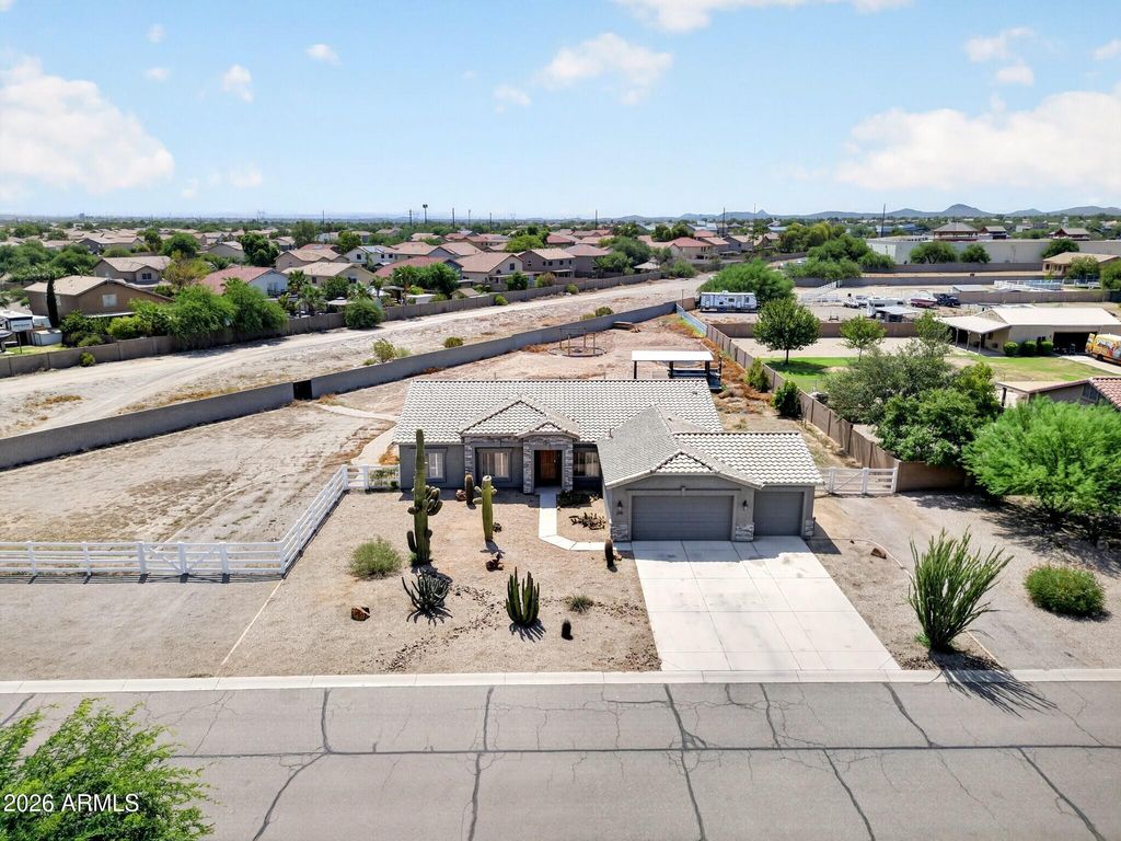 275 E DESERT HOLLY Drive, San Tan Valley, AZ 85143 — exterior