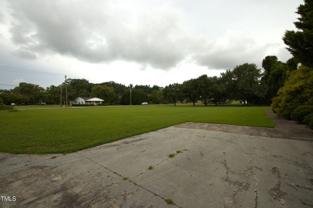 1526 Jonesboro Road, Dunn, NC 28334