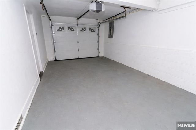 16 Arthur Road, Stanhope, NJ 07874