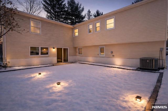 16 Arthur Road, Stanhope, NJ 07874