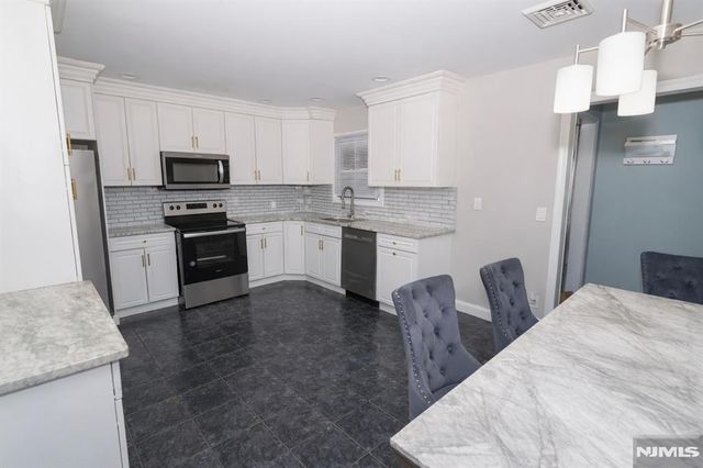 16 Arthur Road, Stanhope, NJ 07874