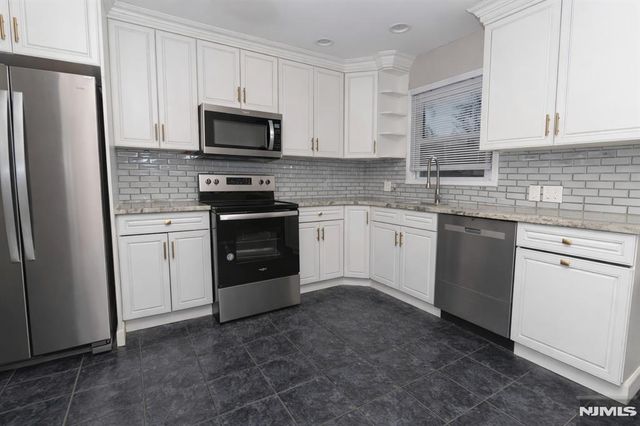 16 Arthur Road, Stanhope, NJ 07874