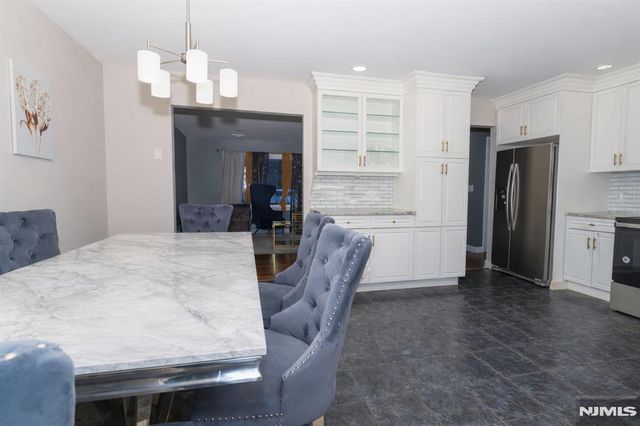 16 Arthur Road, Stanhope, NJ 07874