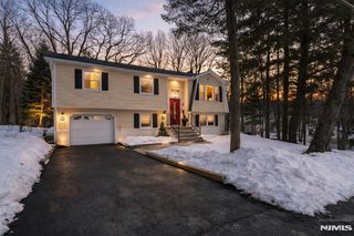 16 Arthur Road, Stanhope, NJ 07874