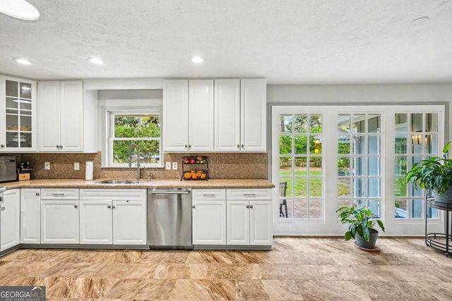 113 Mercer Road, Savannah, GA 31411