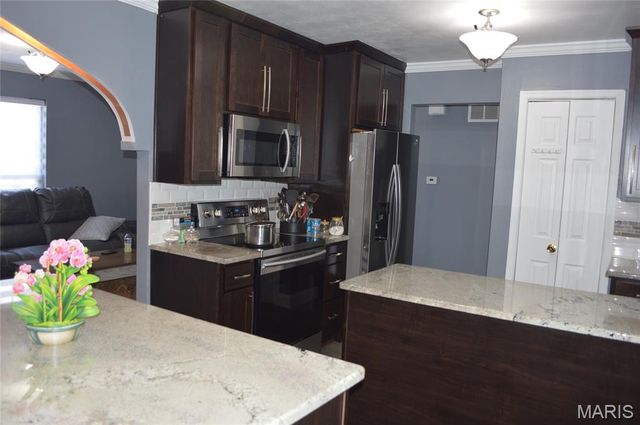 9959 Meadow Avenue, St Louis, MO 63125
