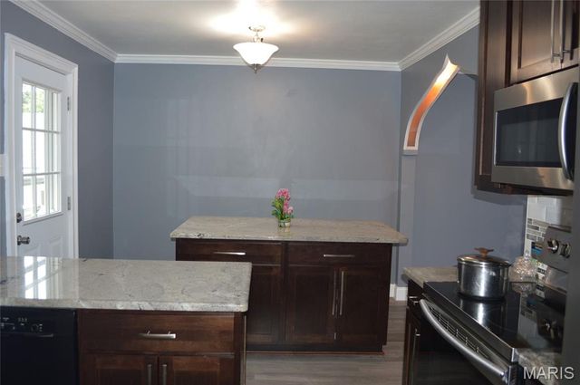 9959 Meadow Avenue, St Louis, MO 63125