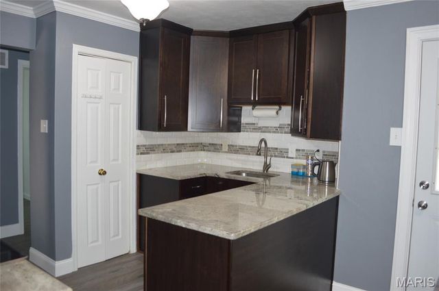 9959 Meadow Avenue, St Louis, MO 63125