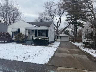 21819 Shakespeare Avenue, Eastpointe City, MI 48021
