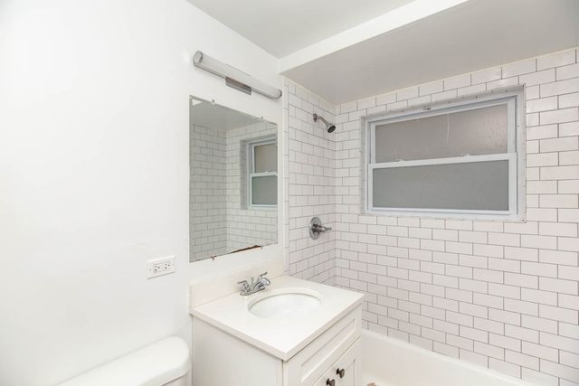 4904 N Harlem Avenue 1W, Harwood Heights, IL 60706