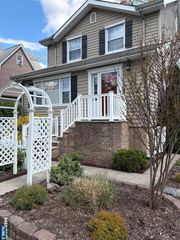 829 Elm Avenue, Ridgefield, NJ 07657