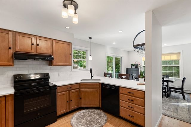 4 Circle St, Middleton, MA 01949