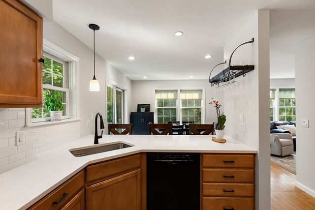 4 Circle St, Middleton, MA 01949