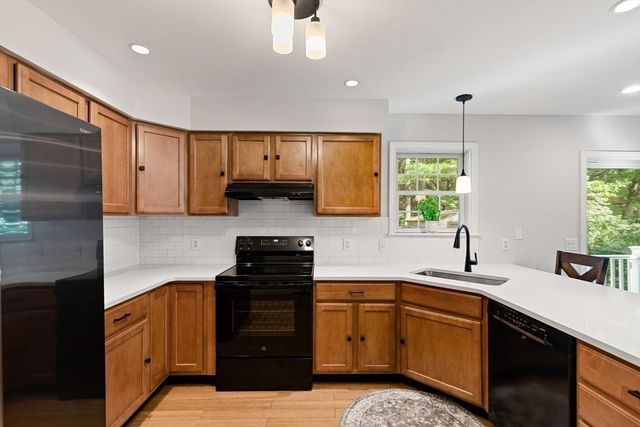 4 Circle St, Middleton, MA 01949
