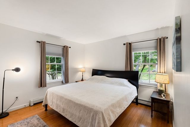 4 Circle St, Middleton, MA 01949