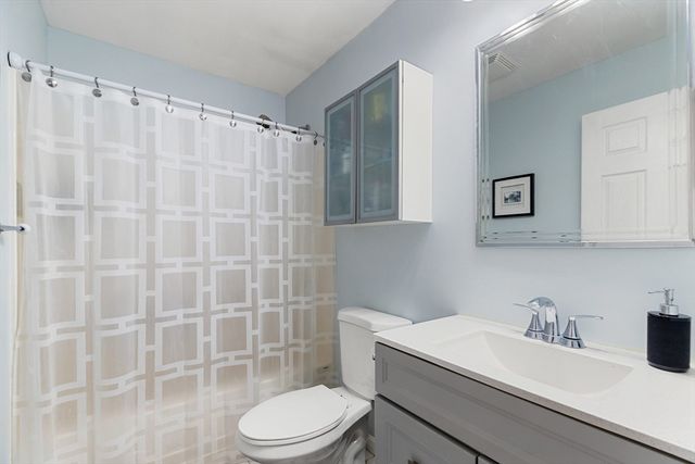 4 Circle St, Middleton, MA 01949