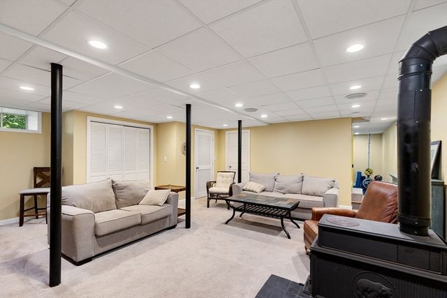 4 Circle St, Middleton, MA 01949