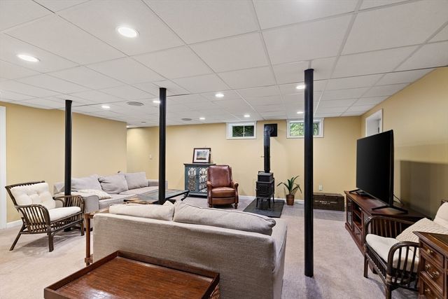 4 Circle St, Middleton, MA 01949