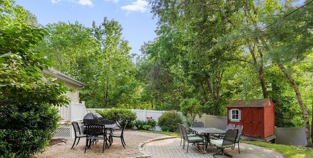 4 Circle St, Middleton, MA 01949