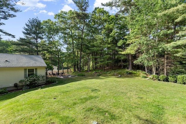 4 Circle St, Middleton, MA 01949