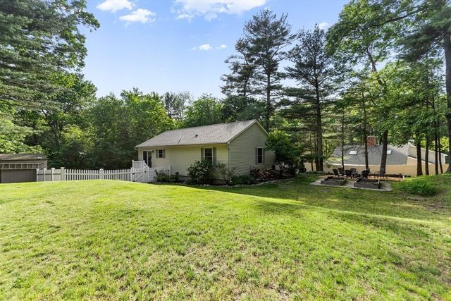 4 Circle St, Middleton, MA 01949