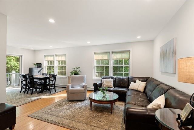 4 Circle St, Middleton, MA 01949