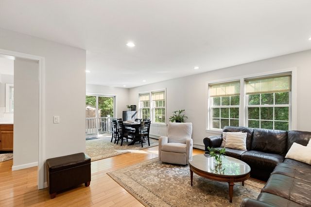 4 Circle St, Middleton, MA 01949