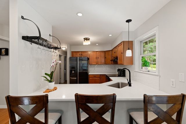 4 Circle St, Middleton, MA 01949