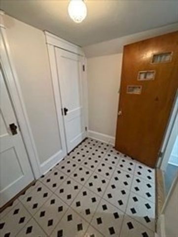 11 Edgewood St 3, Worcester, MA 01602