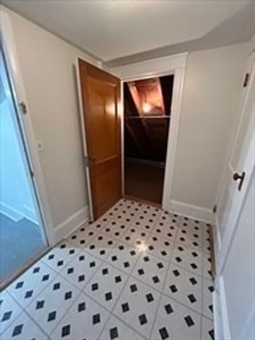11 Edgewood St 3, Worcester, MA 01602