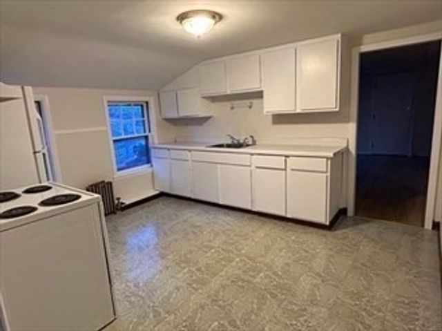 11 Edgewood St 3, Worcester, MA 01602