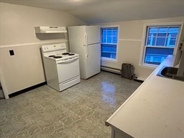 11 Edgewood St 3, Worcester, MA 01602
