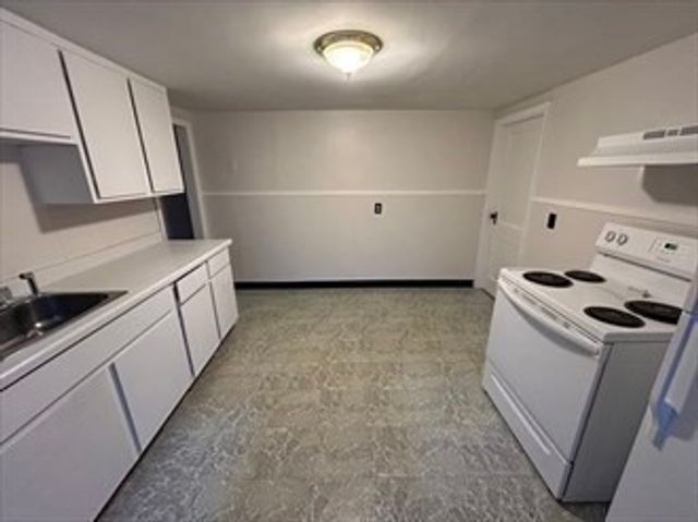 11 Edgewood St 3, Worcester, MA 01602