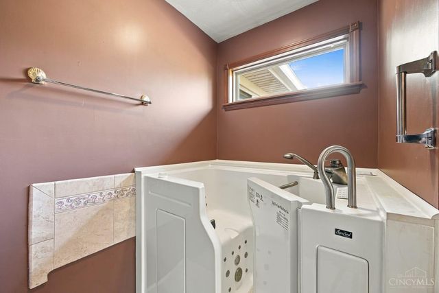 5460 Lakefront Drive, Green Twp, OH 45247