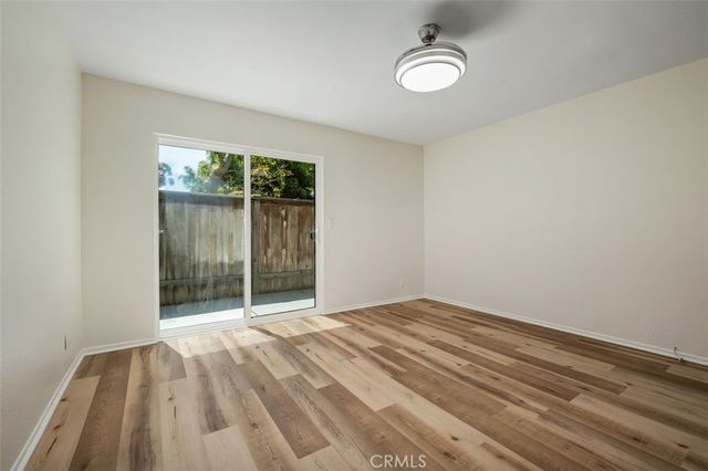 1091 STONE BROOK Lane, Costa Mesa, CA 92627