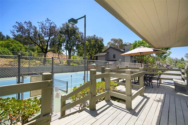1091 STONE BROOK Lane, Costa Mesa, CA 92627