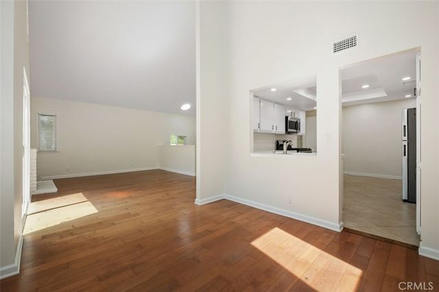 1091 STONE BROOK Lane, Costa Mesa, CA 92627